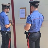 Giovane torinese aggredito con un cartello stradale ad Andora: momenti di paura