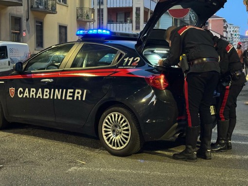 Controlli dei carabinieri in corso Giulio Cesare Controlli dei carabinieri in corso Giulio Cesare