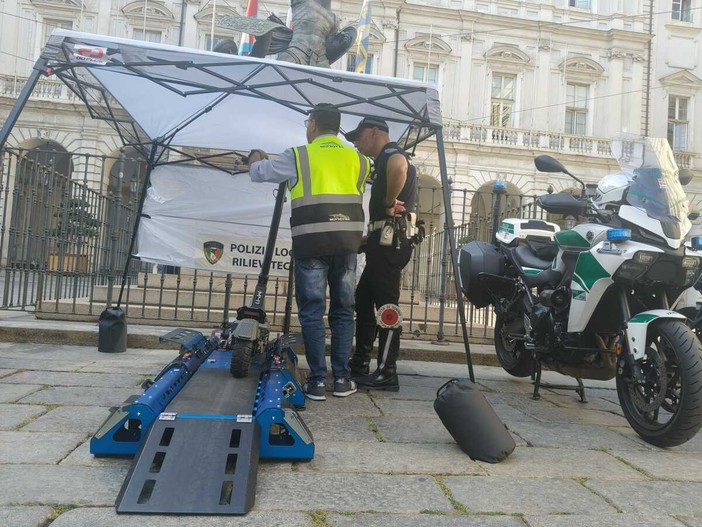 E-bike e monopattini a tutta velocità: a Torino controlli sui motori "truccati" E-bike e monopattini a tutta velocità: a Torino controlli sui motori "truccati"