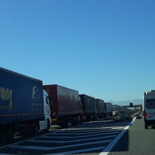 Incidente sull'A21, si marcia su una sola corsia tra Asti Ovest e Villanova. Lunghe code verso Torino