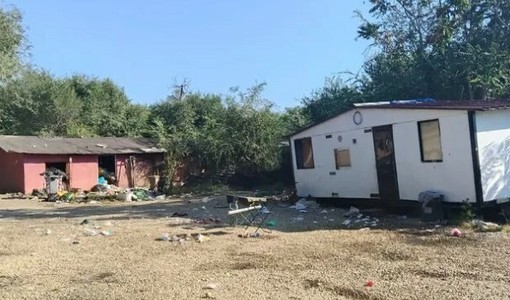 Nichelino, sgomberato dopo 20 anni il campo nomadi di via Santhià Nichelino, sgomberato dopo 20 anni il campo nomadi di via Santhià