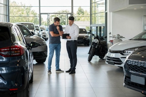 Concessionario d’auto e moto a Roma, come orientarsi tra nuovo, usato e veicoli a km zero Concessionario d’auto e moto a Roma, come orientarsi tra nuovo, usato e veicoli a km zero