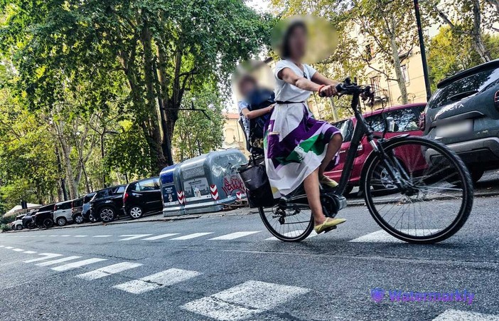 Tragedia in corso Regina, è morto il bambino di 7 anni travolto in bici