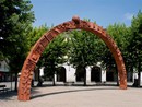 L'arco di Pomodoro, a Castellamonte L'arco di Pomodoro, a Castellamonte