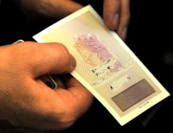 Addio carta d'identità cartacea (foto d'archivio)