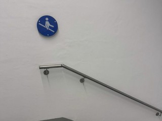 Cartelli e mancorrenti in Braille entro gennaio Cartelli e mancorrenti in Braille entro gennaio