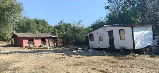 Nichelino, sgomberato dopo 20 anni il campo nomadi di via Santhià Nichelino, sgomberato dopo 20 anni il campo nomadi di via Santhià