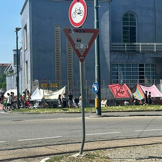 Fans in coda per il concerto di Shiva all'Inalpi arena