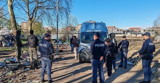 Controlli da parte delle forze dell'ordine a Torino