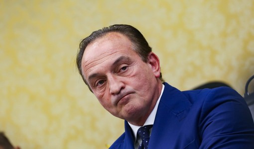 Un perplesso presidente della Regione Alberto Cirio Un perplesso presidente della Regione Alberto Cirio