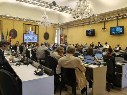 Pd all'attacco: “Consiglio Regionale in stallo. Il centrodestra pensa di essere in un suk” Pd all'attacco: “Consiglio Regionale in stallo. Il centrodestra pensa di essere in un suk”
