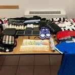 La merce scoperta dopo un controllo dei carabinieri di San Salvario La merce scoperta dopo un controllo dei carabinieri di San Salvario