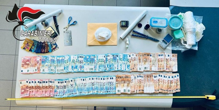 Dorga e contanti recuperati dai carabinieri a Bussoleno Dorga e contanti recuperati dai carabinieri a Bussoleno