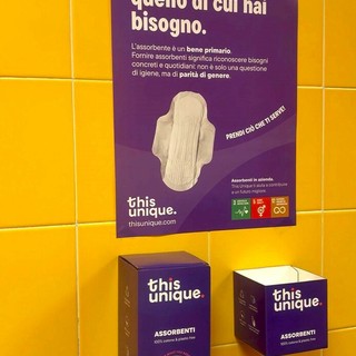 Dispenser gratuito di assorbenti in Città metropolitana