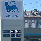 Benzina, giù le accise. Ma anche a Torino serve ancora un po' di pazienza