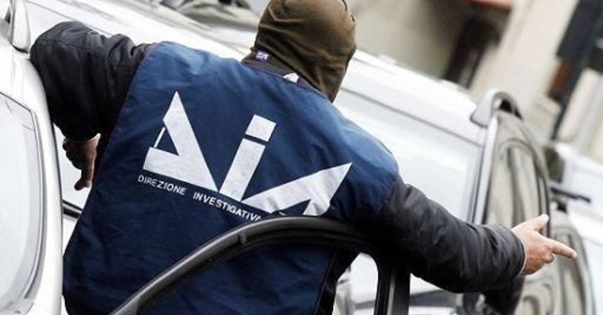 Smartphone a detenuti per reati di mafia: operazione della Dia tocca le nelle carceri di Cuneo e Fossano