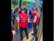 Uno dei momenti di protesta dei pendolari alla stazione di Milano per tornare a Torino