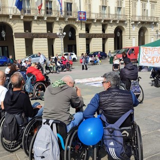 Disabilità, protesta davanti alla Regione per &quot;riavere&quot; l'Unità Spinale di Torino: &quot;Il tempo è scaduto&quot;
