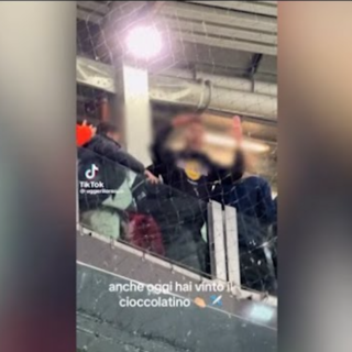 Daspo ai quattro tifosi juventini per aver mimato lo schianto aereo di Superga durante il derby Daspo ai quattro tifosi juventini per aver mimato lo schianto aereo di Superga durante il derby