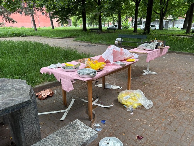 Degrado e sporcizia al giardino Nitti