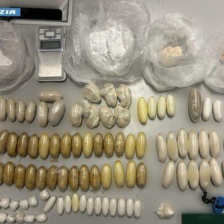 La droga sequestrata dalla Polizia a Barriera di Milano La droga sequestrata dalla Polizia a Barriera di Milano