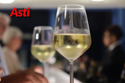 Douja d’Or, l’Asti Docg alza i calici: dieci giorni tra bollicine, cocktail e degustazioni