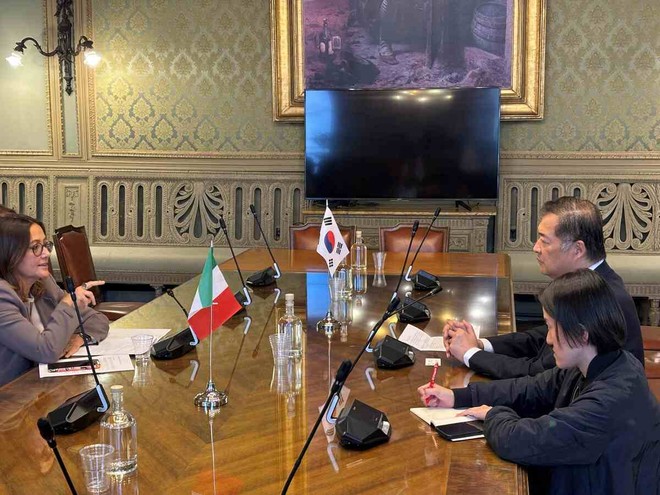 La delegazione coreana ricevuta a Palazzo civico La delegazione coreana ricevuta a Palazzo civico