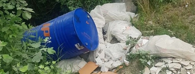 Moncalieri fa di nuovo i conti con vandali e 'furbetti dei rifiuti'