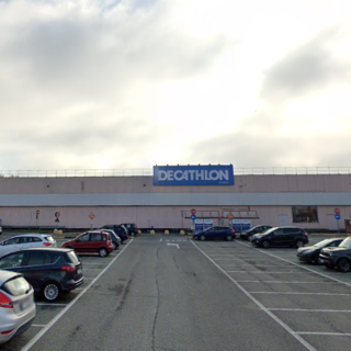 A rischio chiusura il punto vendita Decathlon di Venaria