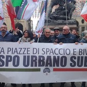 Daspo urbano: Fratelli d'Italia manifesta e presenta la raccolta firme al Comune. Discussioni in Commissione