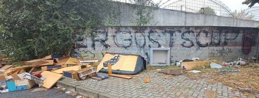 A Moncalieri ancora maxi abbandono di rifiuti in via Moncenisio