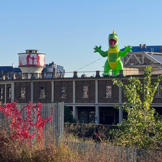 Dinosauro sui tetti dei Dock's Dora Dinosauro sui tetti dei Dock's Dora