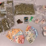 La droga sequestrata dai carabinieri a Moncalieri