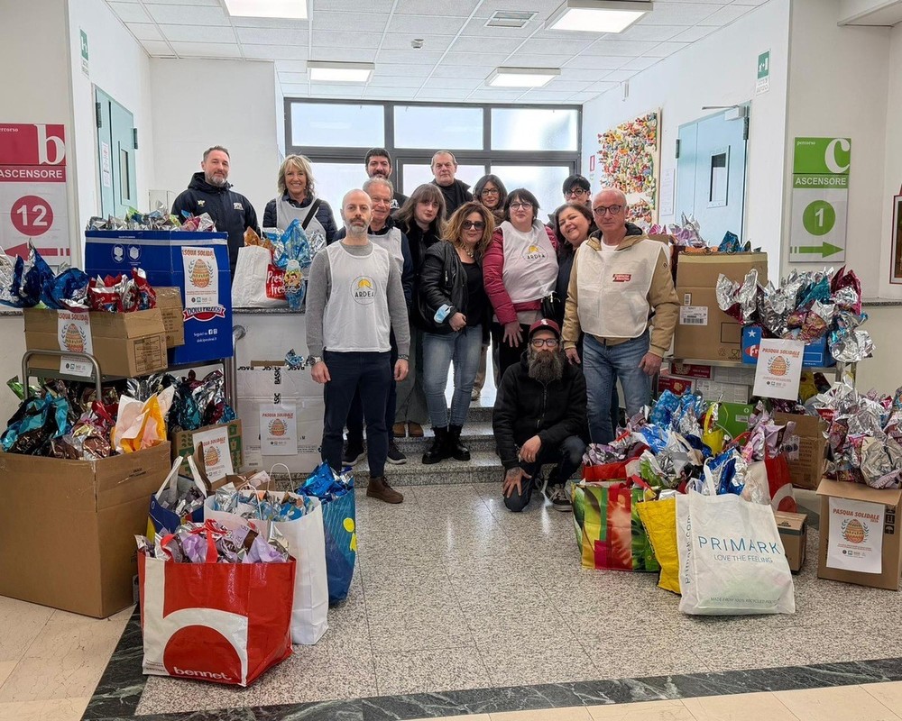 Tante le uova donate ai ragazzi di Regina Margherita