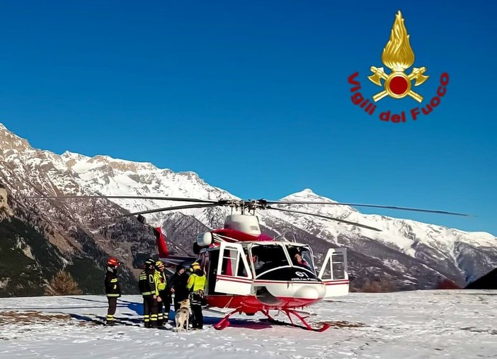 L'intervento dell'elicottero Drago nei pressi del bivacco Sigot L'intervento dell'elicottero Drago nei pressi del bivacco Sigot