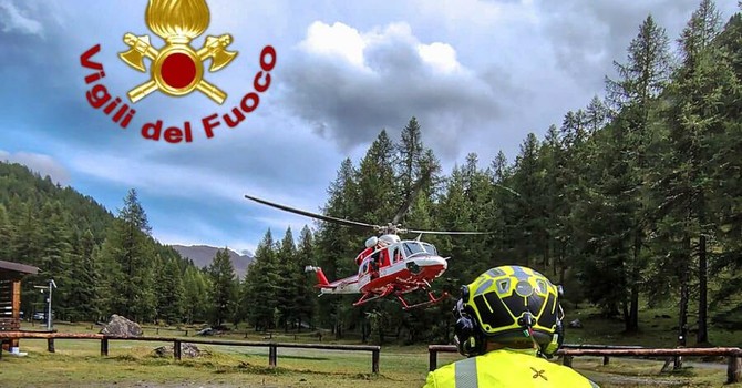 Maltempo: i Vigili del fuoco portano in salvo 8 persone minacciate da una frana Maltempo: i Vigili del fuoco portano in salvo 8 persone minacciate da una frana