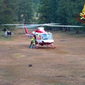 Famiglia si perde nei boschi, salvata in elicottero dai vigili del fuoco
