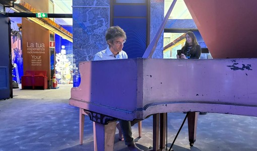 Emiliano Toso al pianoforte Emiliano Toso al pianoforte