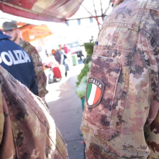 Scippo in centro a Torino, tenente dell'Esercito insegue e atterra il ladro