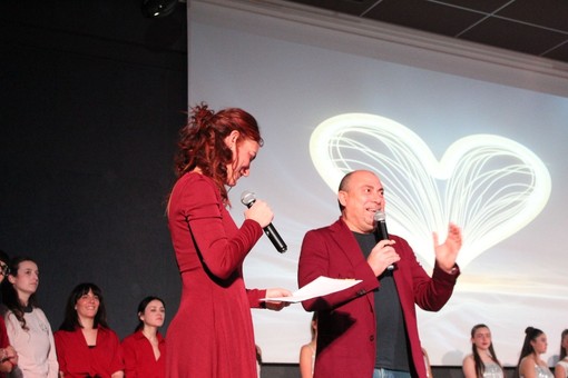 "Adotta un Elfo Ballerino", successo al Pastore Mike per lo spettacolo di Zahir Ballet