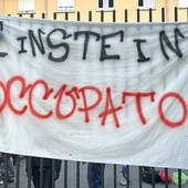 "Ci troverete sulle barricate": gli studenti occupano anche l'Einstein "Ci troverete sulle barricate": gli studenti occupano anche l'Einstein