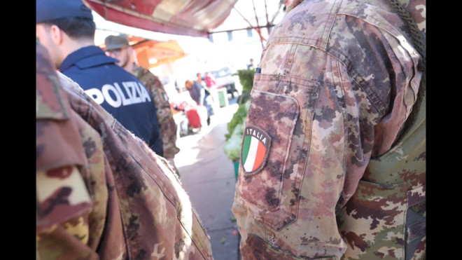 Scippo in centro a Torino, tenente dell'Esercito insegue e atterra il ladro
