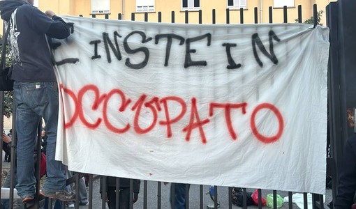 "Ci troverete sulle barricate": gli studenti occupano anche l'Einstein