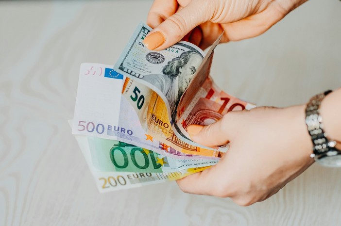 Euro-Dollaro: Reazioni del Mercato e Previsioni per Aprile 2025