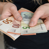 "Dammi i soldi": minaccia la madre da un anno e mezzo, arrestato 43enne a Santa Rita "Dammi i soldi": minaccia la madre da un anno e mezzo, arrestato 43enne a Santa Rita