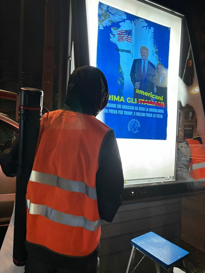 Azione notturna dei Fridays for Future a Torino Azione notturna dei Fridays for Future a Torino