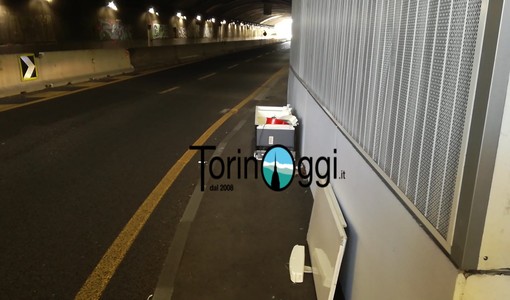 Foto d'archivio di un frigorifero abbandonato