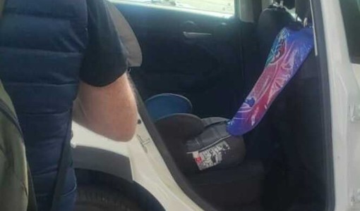 I ladri hanno portato via l'intera portiera dell'auto