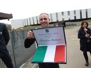 Meloni in visita ad Argotec regala il Tricolore: "Ha voluto capire nostra capacità sui microsatelliti" [VIDEO]