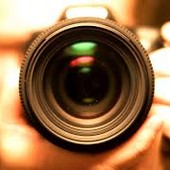 A Ivrea la fotografia scende in strada, il Museo Garda racconta le botteghe storiche attraverso gli occhi dei giovani